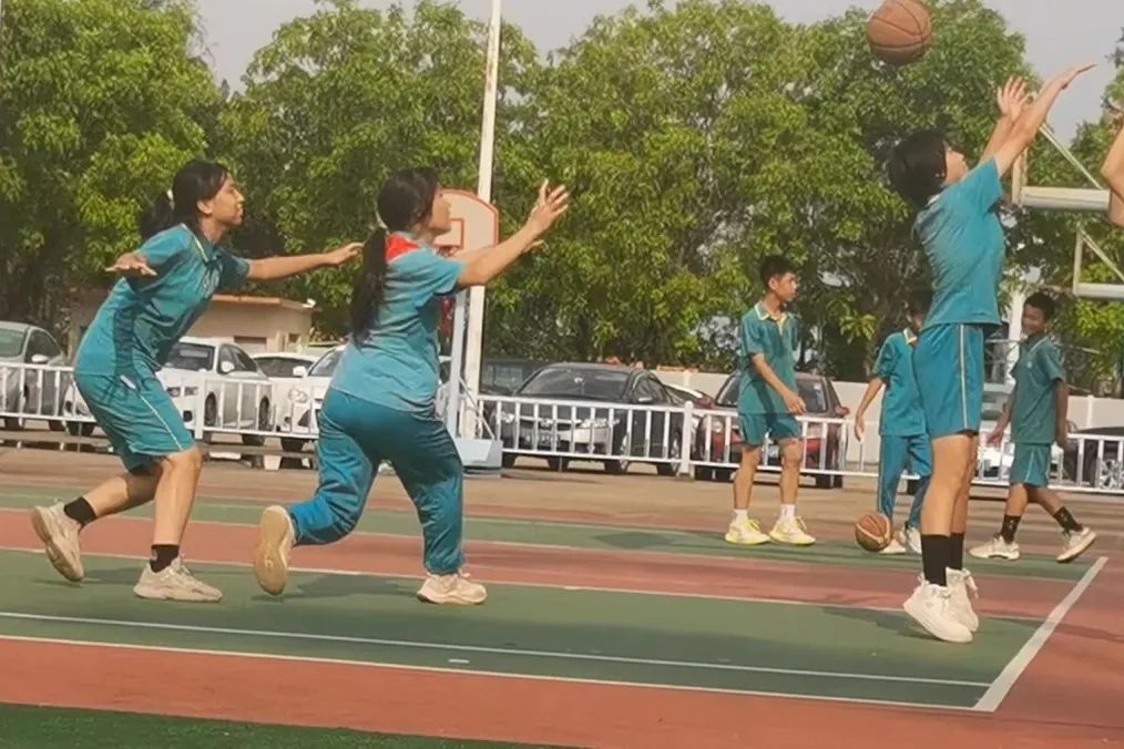 第一届女子篮球比赛冠军_女子篮球夺冠_篮球女子冠军比赛直播