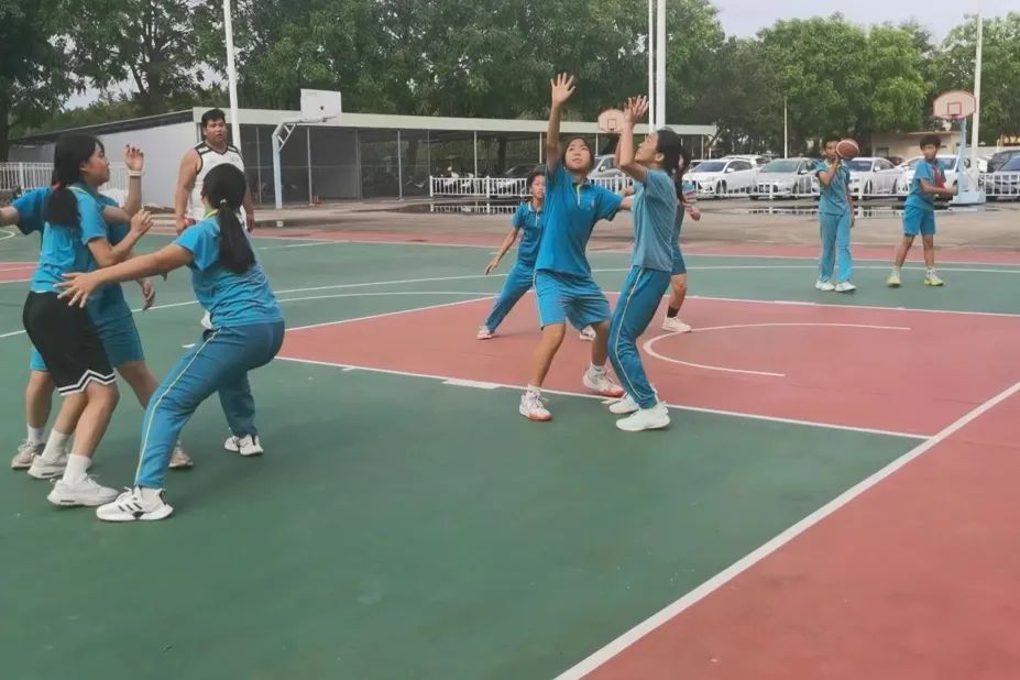 第一届女子篮球比赛冠军_女子篮球夺冠_篮球女子冠军比赛直播
