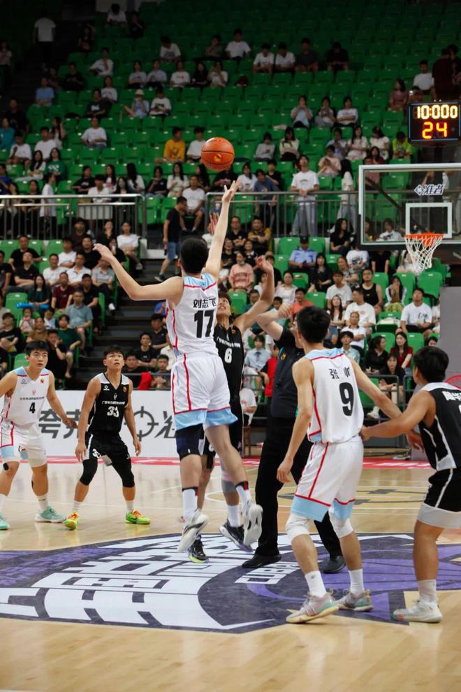 长沙篮球厉害的人_长沙大学篮球冠军_湖南长沙篮球学校