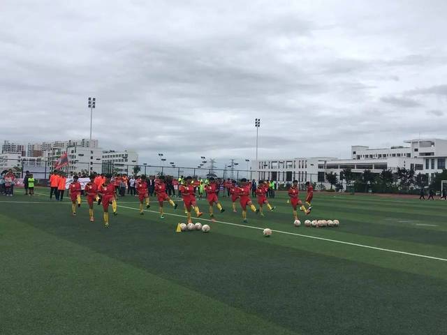 奥运足球冠军颁奖_奥运会足球冠军是什么奖杯_奥运会足球冠军有奖杯吗