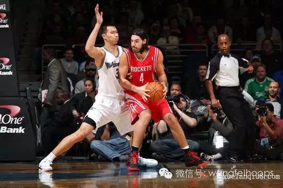 篮球中锋进攻技巧_进球篮球中锋防守技巧视频_中锋篮球如何防守进球技巧