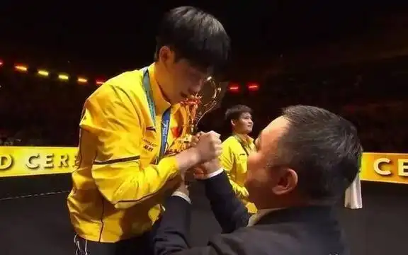 篮球世界冠军马琳_马琳篮球冠军是谁_篮球运动员马琳