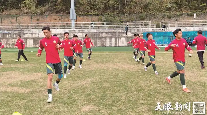 合肥业余足球队冠军_合肥业余足球联赛_合肥足球运动员