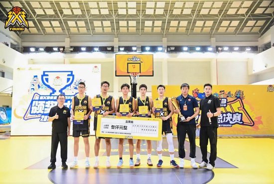 教练：王志鹏老师    队员：李龙斌 王政阳 武俊良 于书昊 娄嘉奇