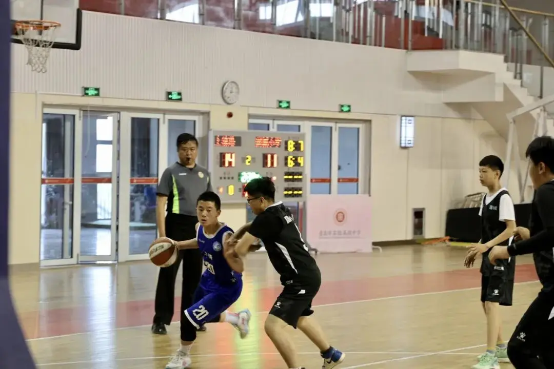 城东实验学校篮球比赛冠军_东城实验中学篮球队_城东体育馆篮球