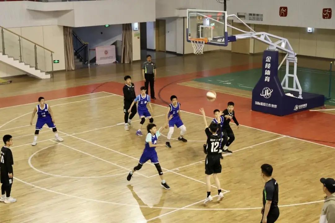 城东体育馆篮球_东城实验中学篮球队_城东实验学校篮球比赛冠军