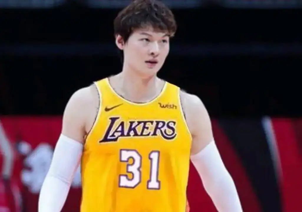 后卫怎么抢篮板_篮球比赛后卫抢球技巧口诀_控球后卫抢篮板