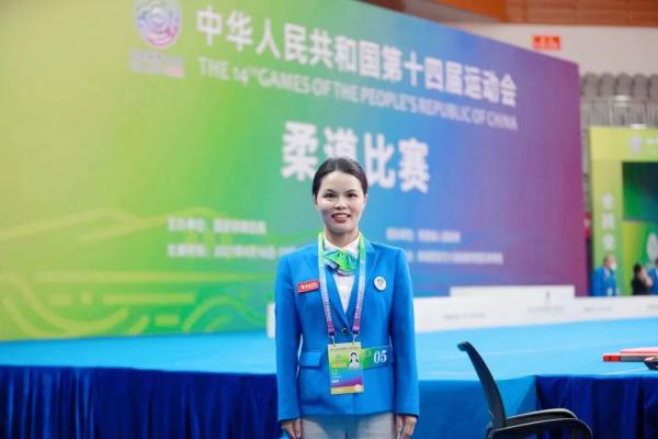 举重挺举视频_胡挺 举重冠军_举重有挺举冠军吗