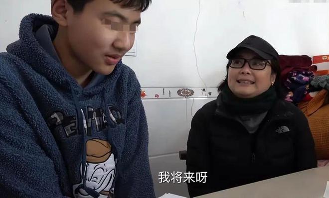 健身女星_65岁女明星健身_健身明星女神