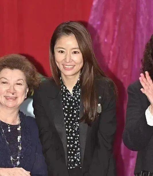健身女星_健身明星女神_65岁女明星健身