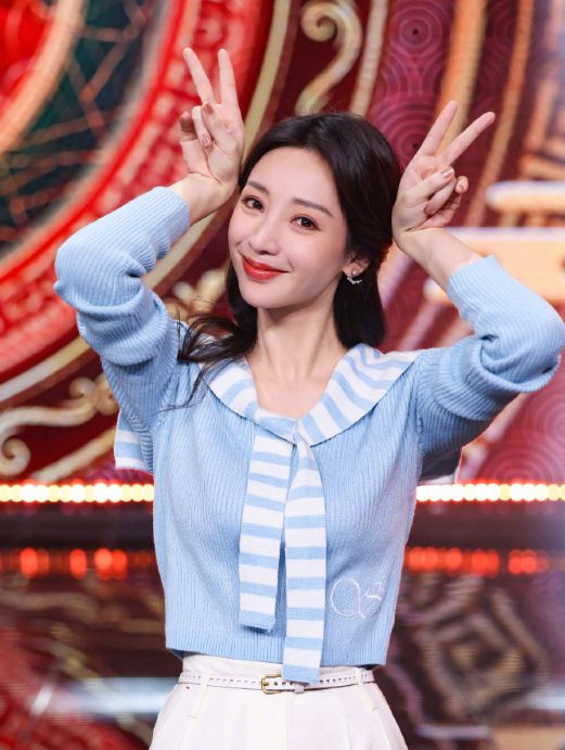 65岁女明星健身_健身明星女神_健身女星