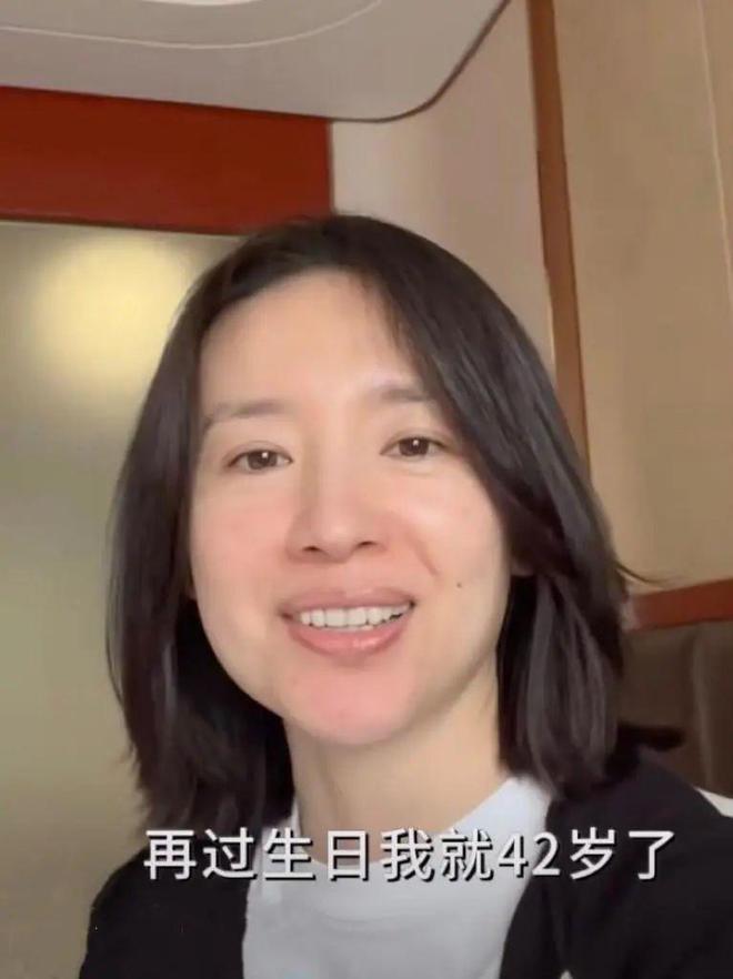 65岁女明星健身_健身明星女神_健身女星