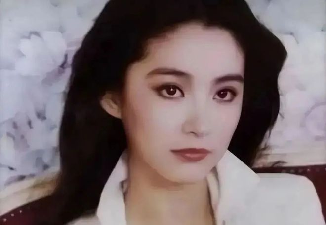 65岁女明星健身_健身明星女神_健身女星
