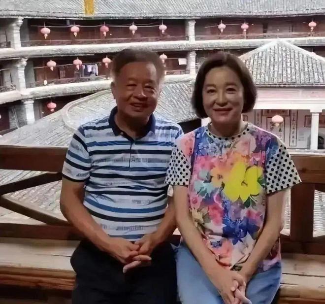 健身明星女神_65岁女明星健身_健身女星