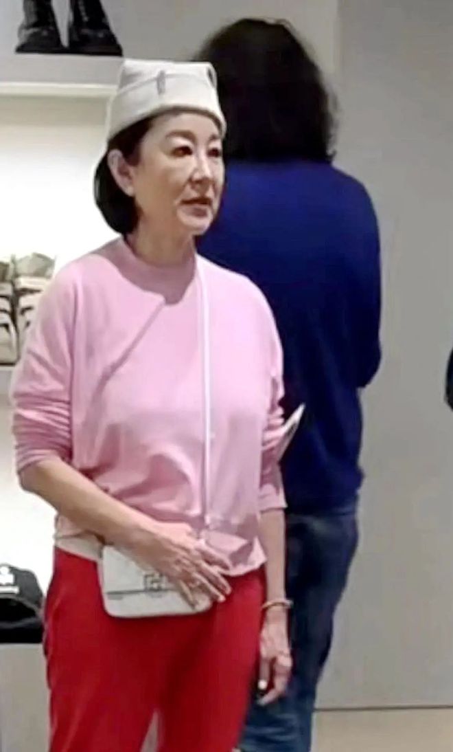 健身明星女神_健身女星_65岁女明星健身