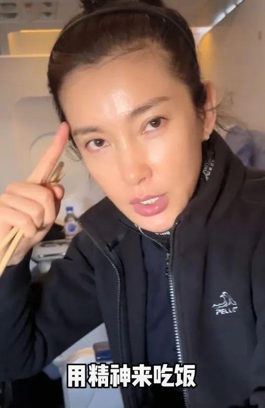 健身明星女神_65岁女明星健身_健身女星