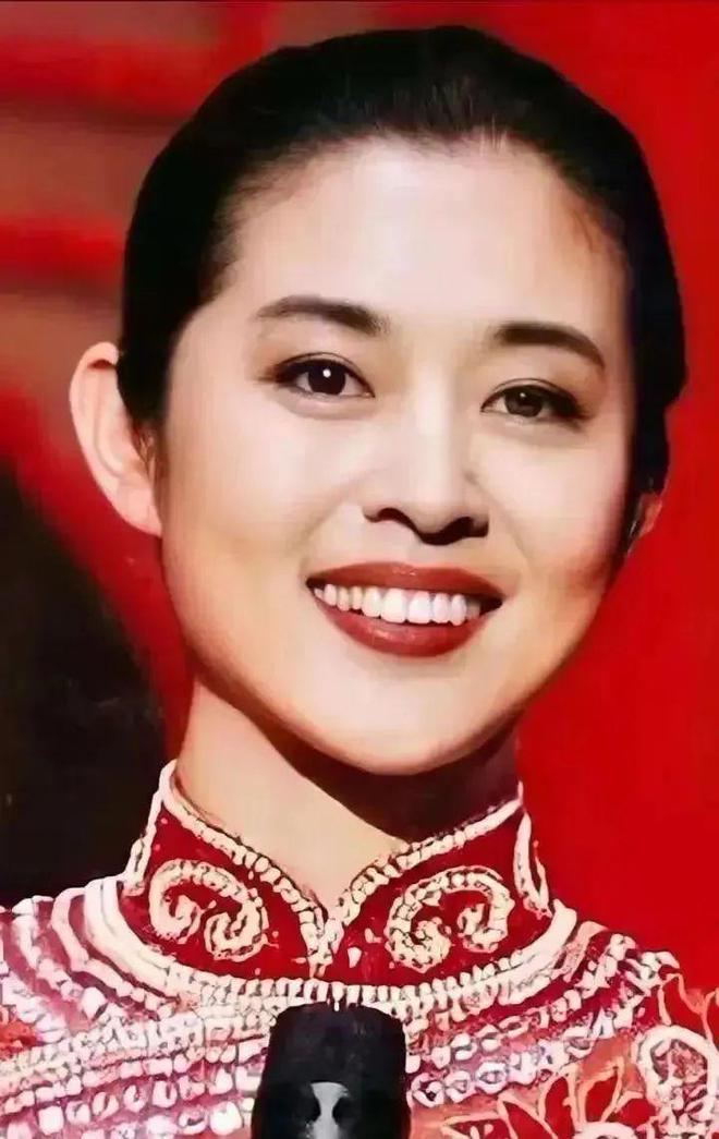 健身明星女神_健身女星_65岁女明星健身