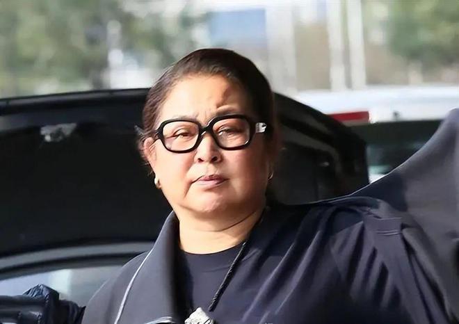 65岁女明星健身_健身明星女神_健身女星