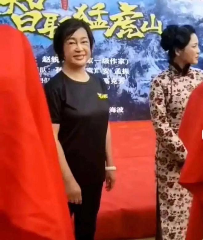 健身女星_65岁女明星健身_健身明星女神