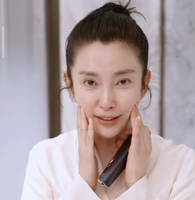 健身女星_健身明星女神_65岁女明星健身