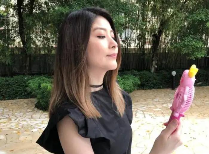 健身明星女的_65岁女明星健身_健身明星女神