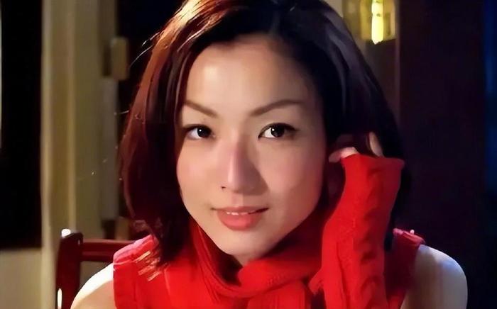 65岁女明星健身_健身明星女的_健身明星女神